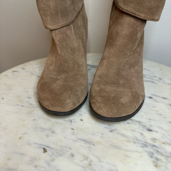 BCBGeneration Booties Size 6M Suede
Heels shoes - Picture 2 of 7